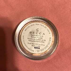 Becca hydra-most set and refresh powder